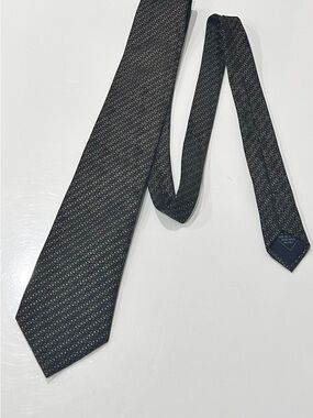 Brioni Black Silk Tie with Subtle gold Micro-Pattern